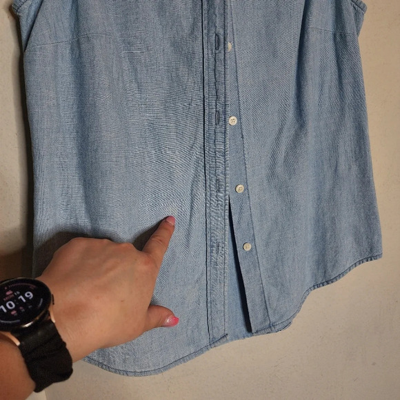 J. Crew Chambray button-up shirt in signature fit. Sleeveless.  Size XS - Picture 12 of 12